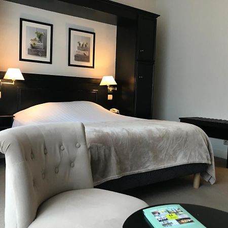 Logis Hôtel-Restaurant Les Airelles Neufchâtel-en-Bray Extérieur photo