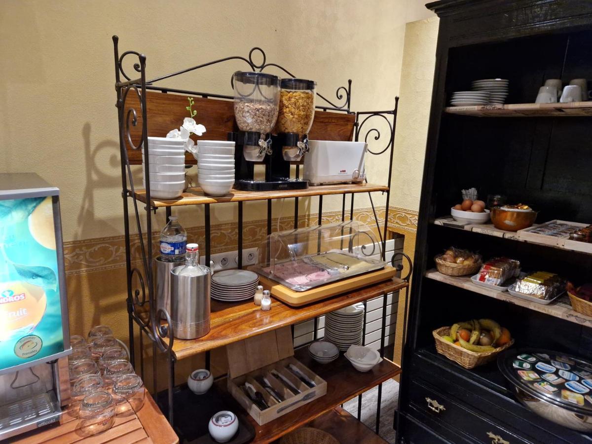 Logis Hôtel-Restaurant Les Airelles Neufchâtel-en-Bray Extérieur photo