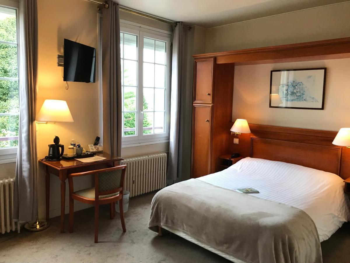 Logis Hôtel-Restaurant Les Airelles Neufchâtel-en-Bray Extérieur photo