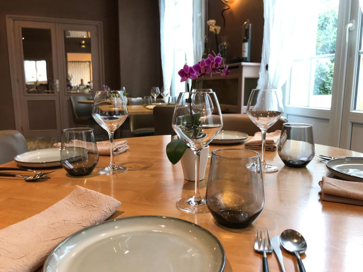 Logis Hôtel-Restaurant Les Airelles Neufchâtel-en-Bray Extérieur photo