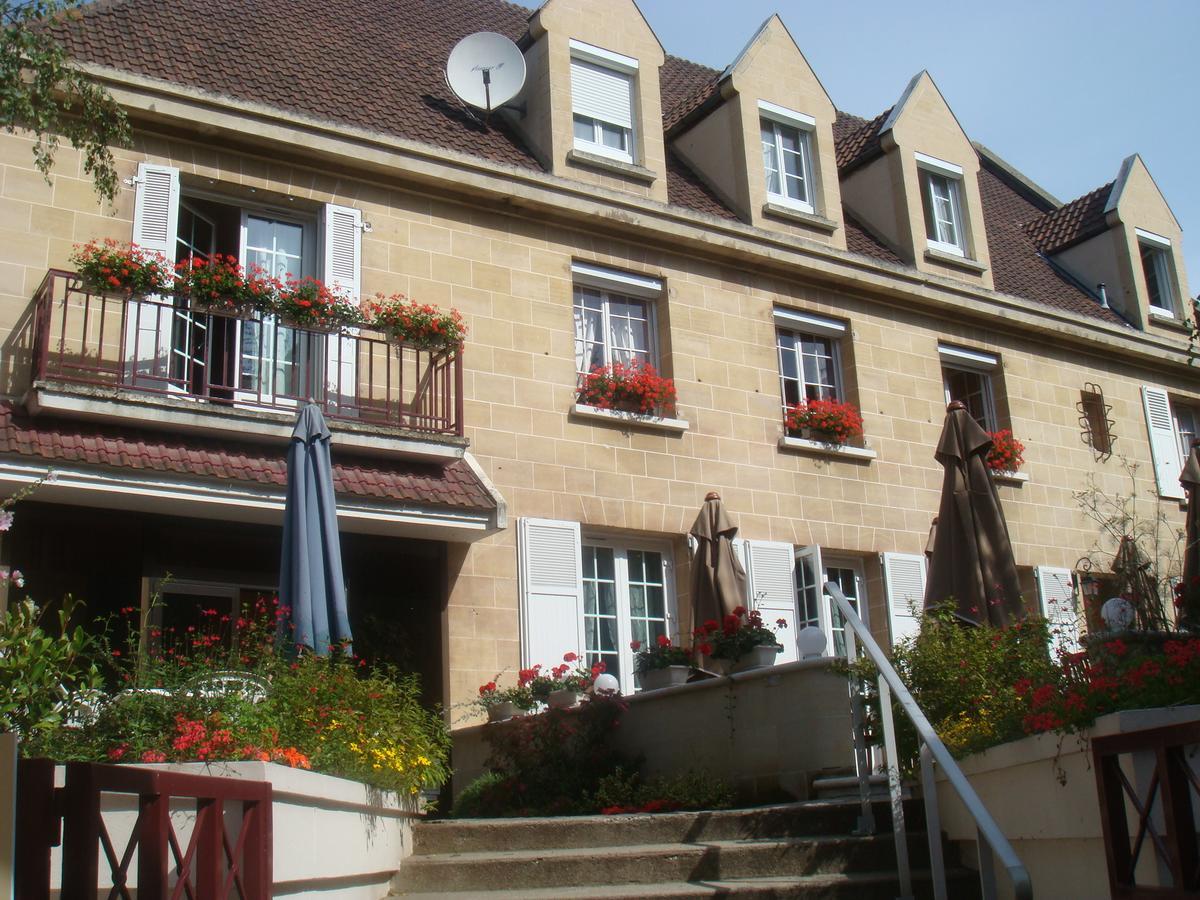 Logis Hôtel-Restaurant Les Airelles Neufchâtel-en-Bray Extérieur photo