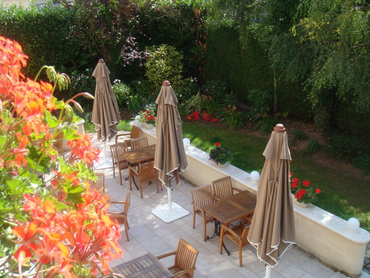 Logis Hôtel-Restaurant Les Airelles Neufchâtel-en-Bray Extérieur photo