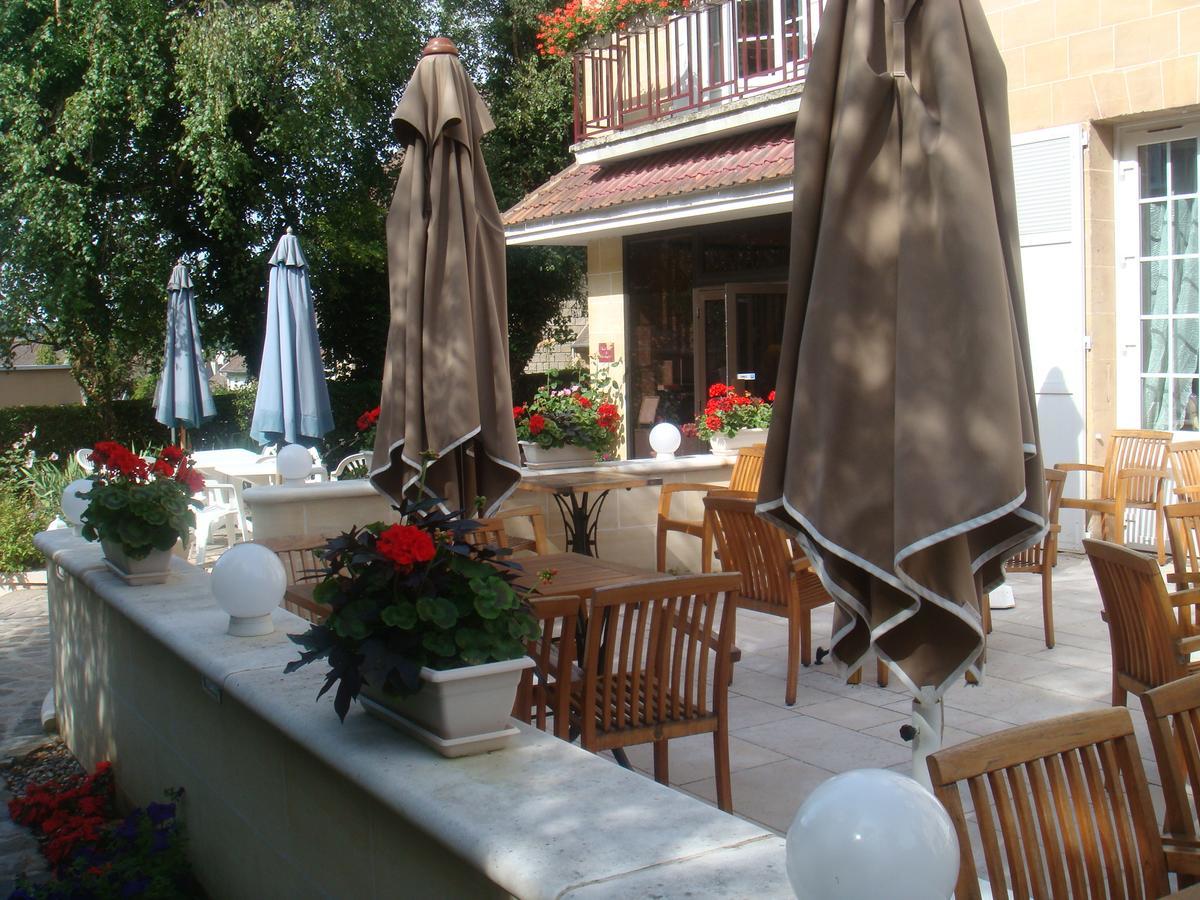 Logis Hôtel-Restaurant Les Airelles Neufchâtel-en-Bray Extérieur photo
