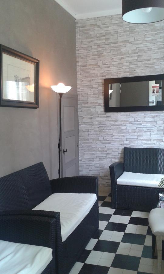 Logis Hôtel-Restaurant Les Airelles Neufchâtel-en-Bray Extérieur photo
